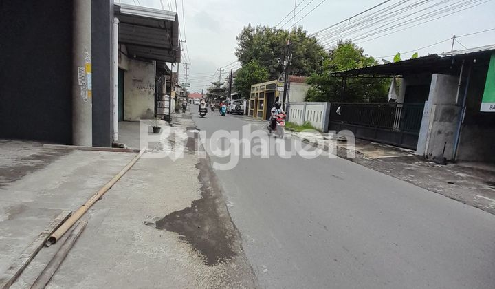 MANANG, SOLO, TWO-STORY SHOPHOUSE WITH PARKING, NEW CONDITION, ONLY 1 UNIT LEFT, BUSY LOCATION, SUITABLE FOR VARIOUS BUSINESSES OR OFFICES. 2