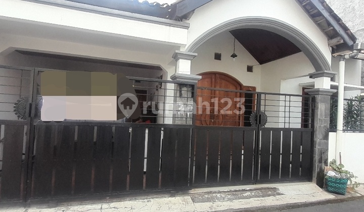 Semi-Furnished House with Highway Access Near Residential Neighborhood