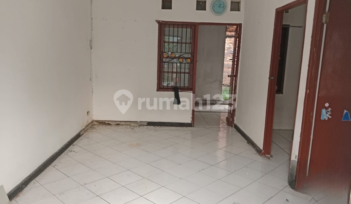 Ready-to-Occupy House on Antilop Street, Cikarang Baru - Strategic Location &amp; Comfortable Environment 2