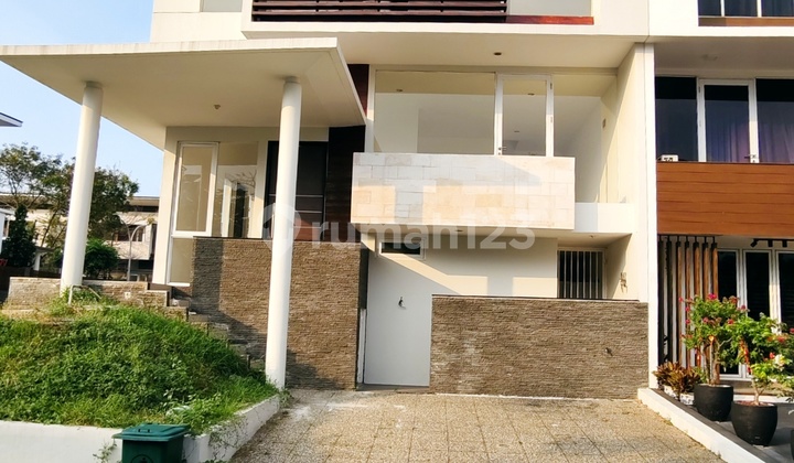 Rumah Hook 2,5 Lantai di Citra Garden 8 Siap Huni