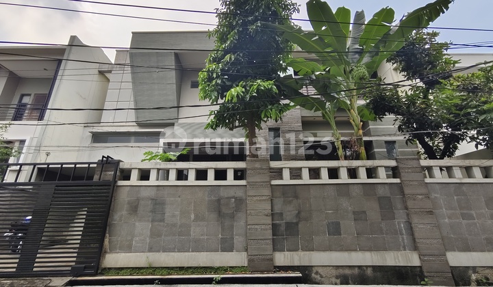 Rumah 2 Lantai Bangunan Kokoh di Green Ville  2