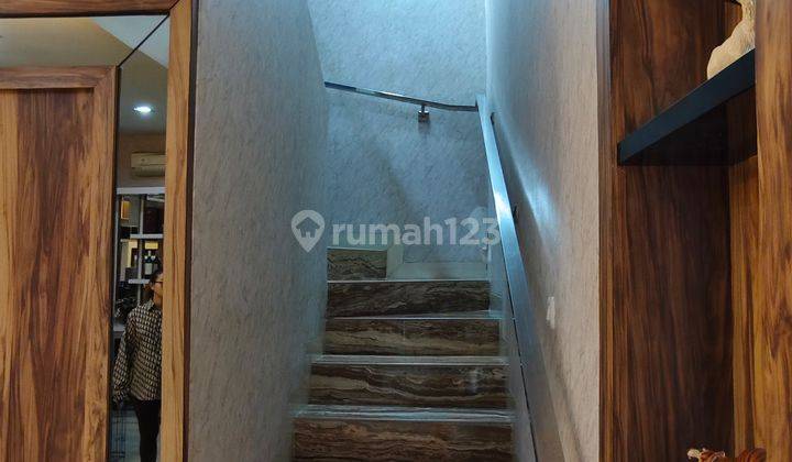 Rumah 3 Lantai Full Furnished di Casa Jardin 2