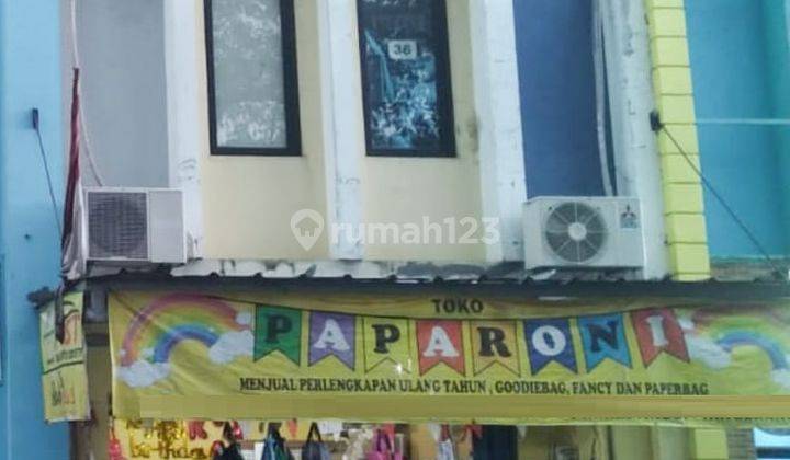 Ruko 2 Lantai Lokasi Ramai di Taman Royal 1