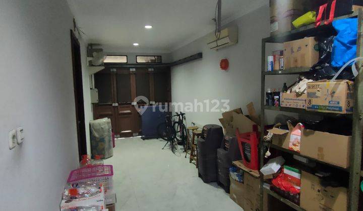 Rumah Hook 2,5 Lantai Depan Taman di Citra Garden 2