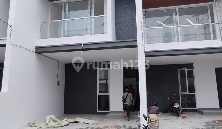 Rumah Baru 3 Lantai di Taman Surya 5 Desainnya Cakep
