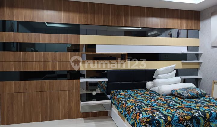 Rumah 3 Lantai Full Furnished di Casa Jardin 2