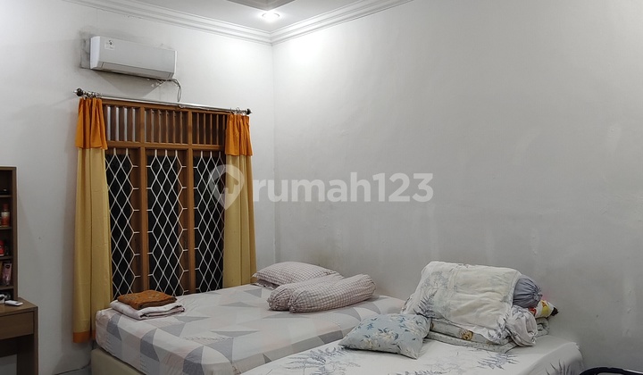 1 ¼ Storey House in Poris Indah, Neat and Well-Maintained 2