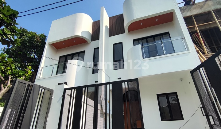 Rumah Baru 2 Lantai Rasa Vila di Kav Dki Meruya