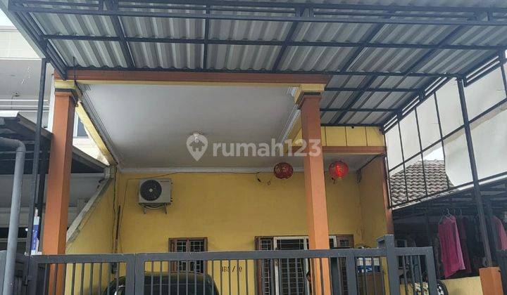 Rumah 2,5 Lantai Semi Furnished di Poris Indah 1