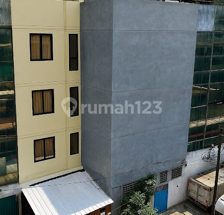 Kost Penghasil Duit di Jembatan Lima Tambora