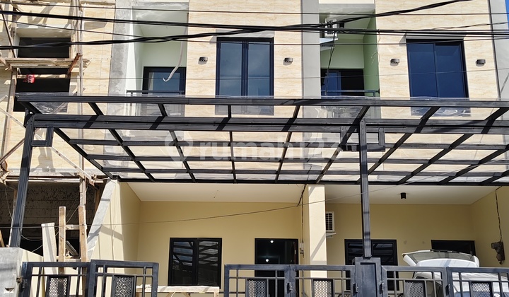 Rumah Baru 3,5 Lantai di Duri Kepa Kebon Jeruk Rumah Baru 3,5 Lantai di Duri Kepa Kebon Jeruk