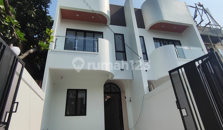 Rumah Baru 2 Lantai Rasa Vila di Kav Dki Meruya 2