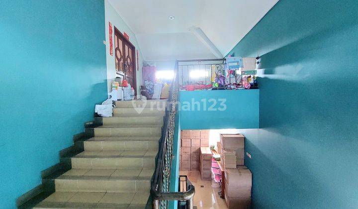 Rumah Mewah 4 Lantai di Taman Semanan Indah 2