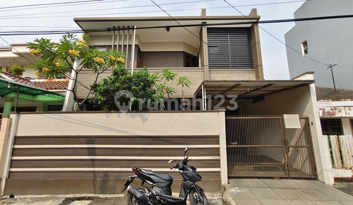 Rumah 2 Lantai Sudah Renovasi di Sunrise Garden 