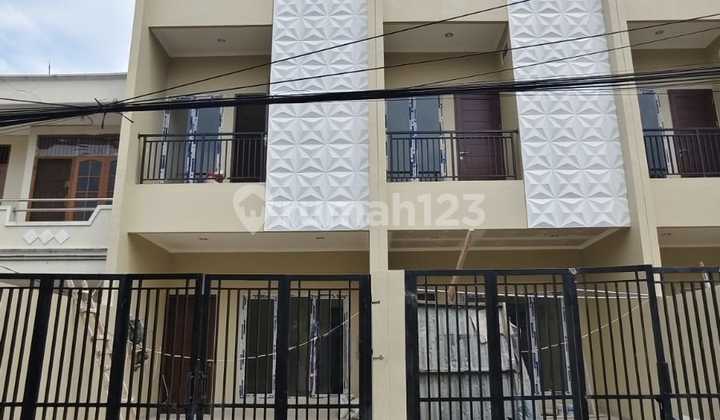 Rumah Baru 3 Lantai di Duri Kepa Kebon Jeruk 2