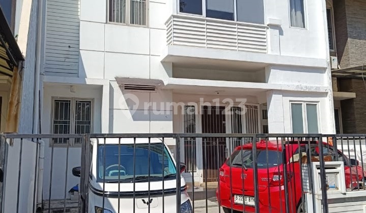 Rumah 2 Lantai di Permata Puri Media Kembangan