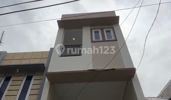 Rumah Baru 3 Lantai di Grogol Petamburan 2