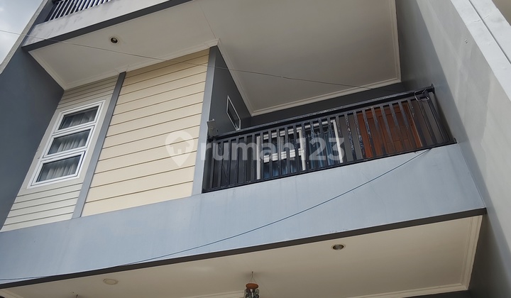 2.5-Story House in Duri Kepa, Kebon Jeruk, Flood-Free