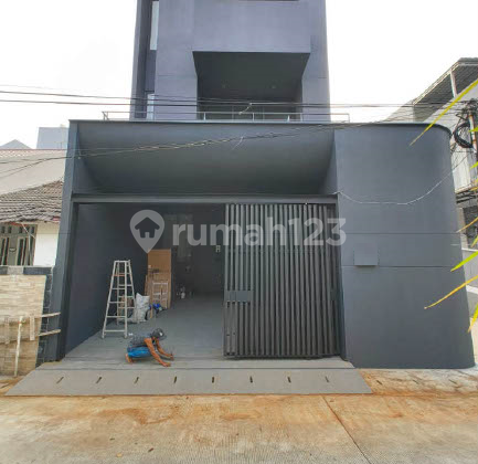 Rumah Baru 3 Lantai Semi Furnished di Taman Ratu Kebon Jeruk 2