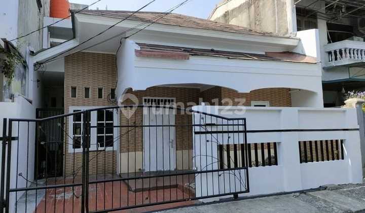 Rumah 1,5 Lantai Harga Terjangkau di Tomang Rumah 1,5 Lantai Harga Terjangkau di Tomang