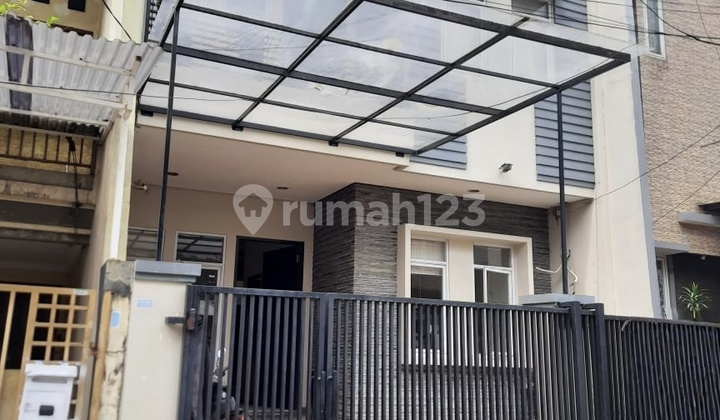 Rumah 2,5 Lantai di Taman Ratu Duri Kepa