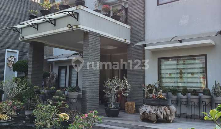 Rumah Hook 2 Lantai Semi Furnished di Modernland