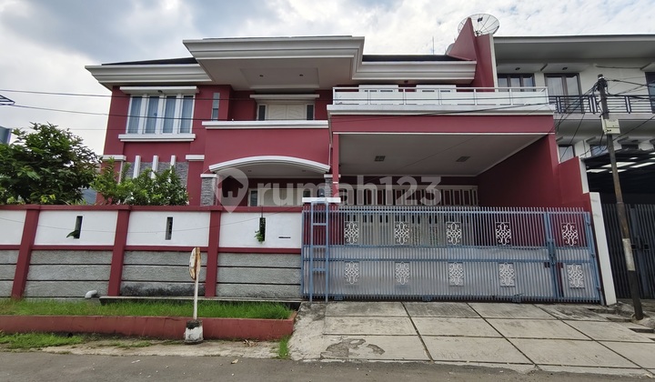 Rumah Hook 3 Lantai Furnished di Green Ville  1