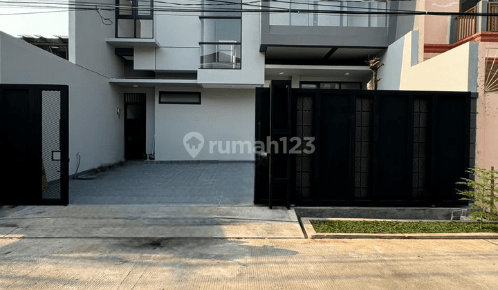 Rumah Baru 2,5 Lantai Desain Cakep di Sunrise Garden 1