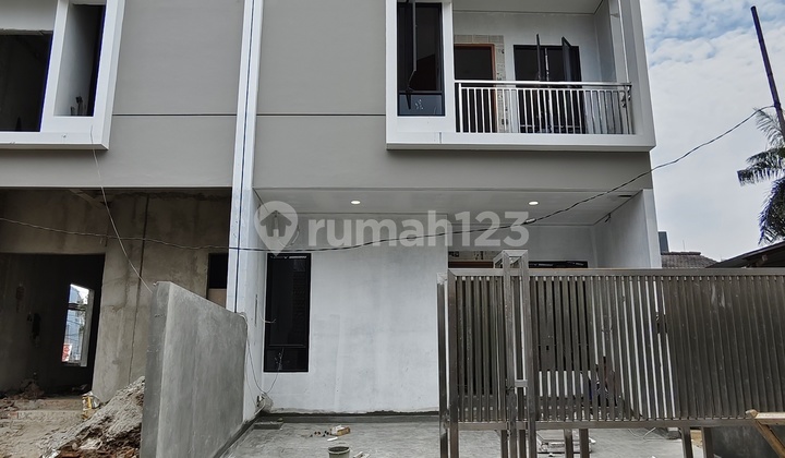 Rumah Baru 3 Lantai di Green Ville Duri Kepa 2