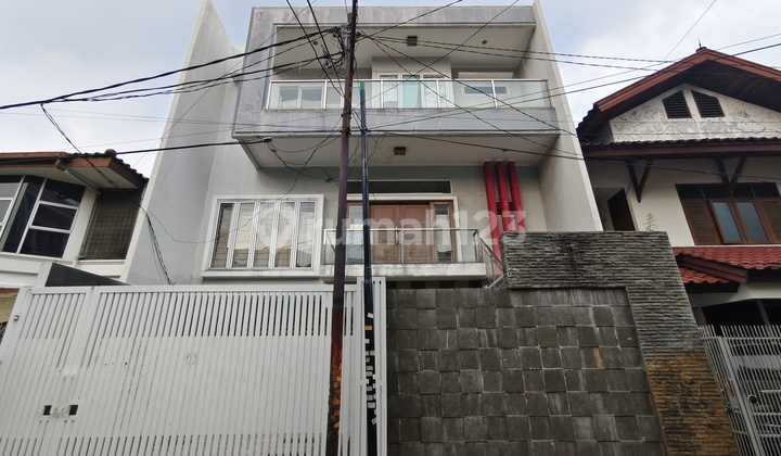 Rumah 3 Lantai di Sunrise Garden Kebon Jeruk