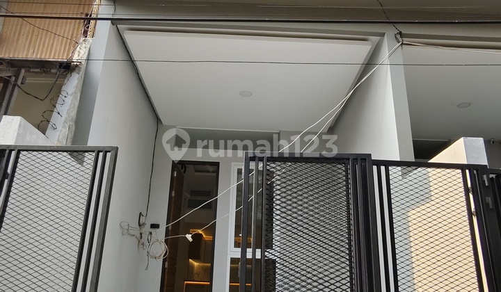 Rumah Baru Semi Furnished 2,5 Lantai di Duri Kepa Kebon Jeruk 2