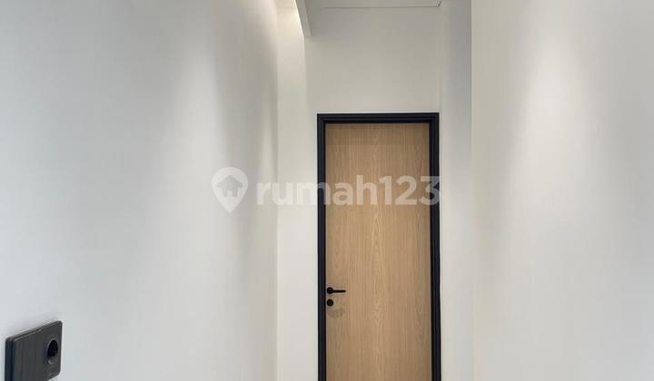 Rumah Baru 3 Lantai Semi Furnished Dekat Mall 2