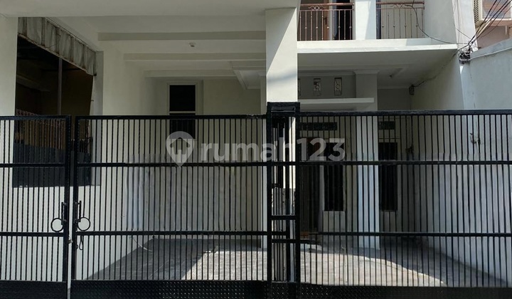 Rumah 2 Lantai di Taman Cosmos Taman Ratu