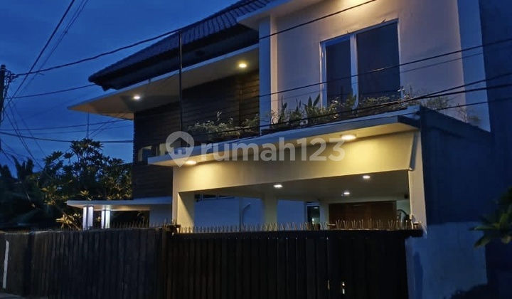 Corner House in DKI Meruya Kembangan Flood-Free Area Corner House in DKI Meruya Kembangan Flood-Free Area