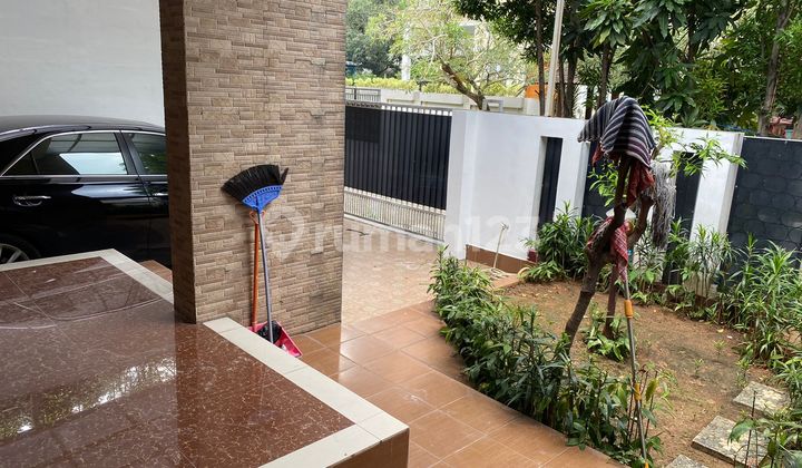 Rumah 2 Lantai Bagus Semi Furnished SHM di Bintaro, Tangerang Selatan