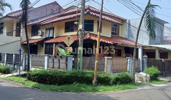 Rumah Hitung Tanah dan Lokasi Strategis @Bintaro