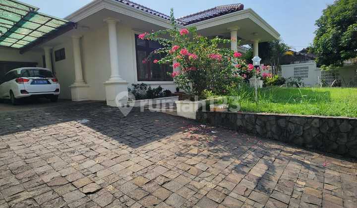 Rumah Lokasi Strategis dengan Halaman Luas dan Nyaman @Cirendeu Rumah Lokasi Strategis dengan Halaman Luas dan Nyaman @Cirendeu