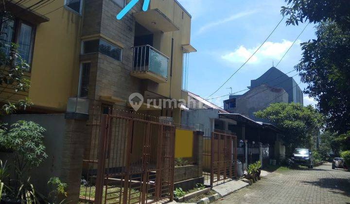 Rumah 2,5 Lantai Siap Huni dengan Hunian Nyaman dan Asri @Depok 1