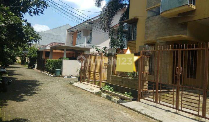 Rumah 2,5 Lantai Siap Huni dengan Hunian Nyaman dan Asri @Depok 2