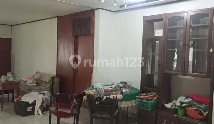 Disewakan Rumah Dengan Lokasi Strategis @Kebayoran Lama 2