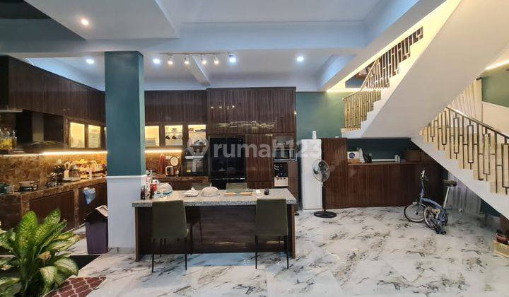 Rumah Cantik 3 Lantai Siap Huni di Bintaro Sektor 9 1