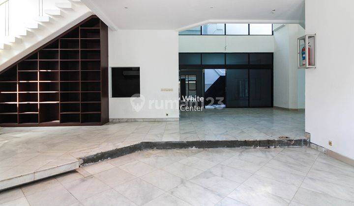 Rumah Mewah Terdapat Kolam Renang di Permata Hijau Jakarta Selatan 2