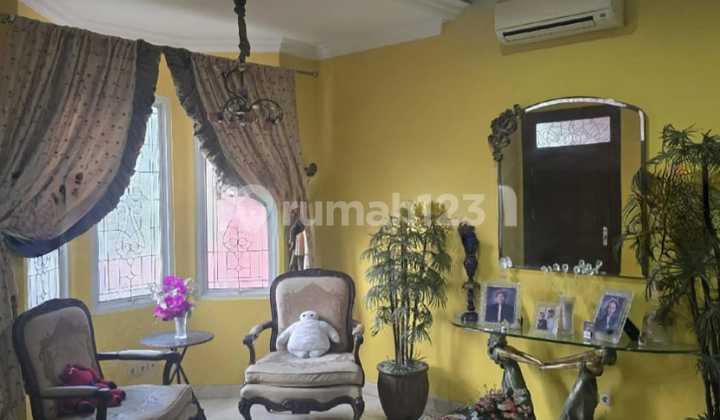 Rumah Luas dengan LT 459m2 LB 648 m2 di Ciledug, KT 6+1 KM 3+1, Surat SHM 2 Lantai