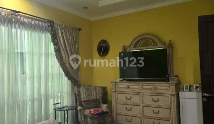 Rumah Luas dengan LT 459m2 LB 648 m2 di Ciledug, KT 6+1 KM 3+1, Surat SHM 2 Lantai 2