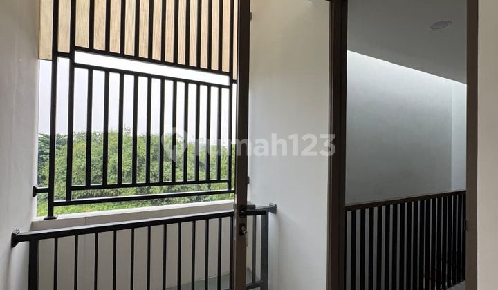 Beautiful Clean 3-Story House in BSD HOOK near Serpong-Bintaro Toll Road, 3+1 Bedrooms, 2+1 Bathrooms. 2