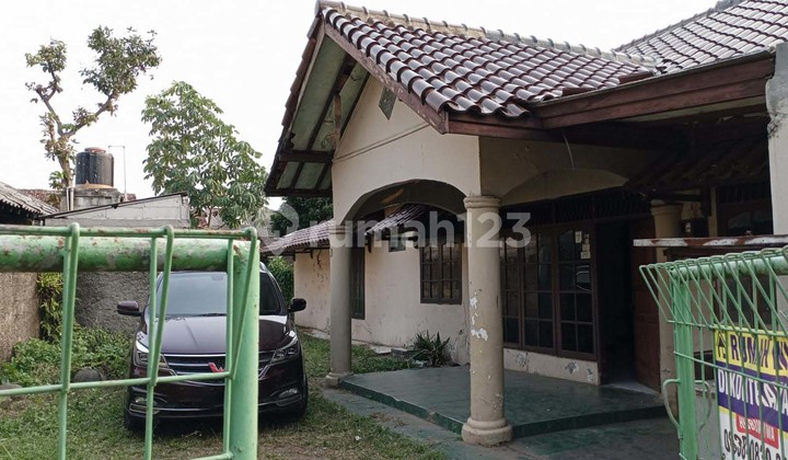 Dijual Rumah dengan Hunian Nyaman dan Lokasi Strategis @Ciputat