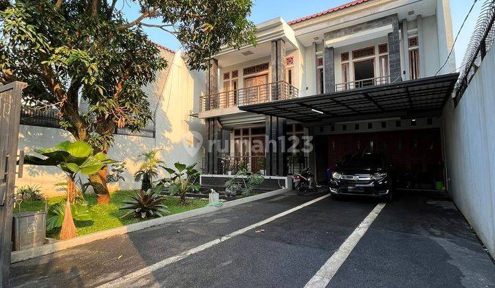 Rumah Siap Huni dengan Swimming Pool di Ciputat 1