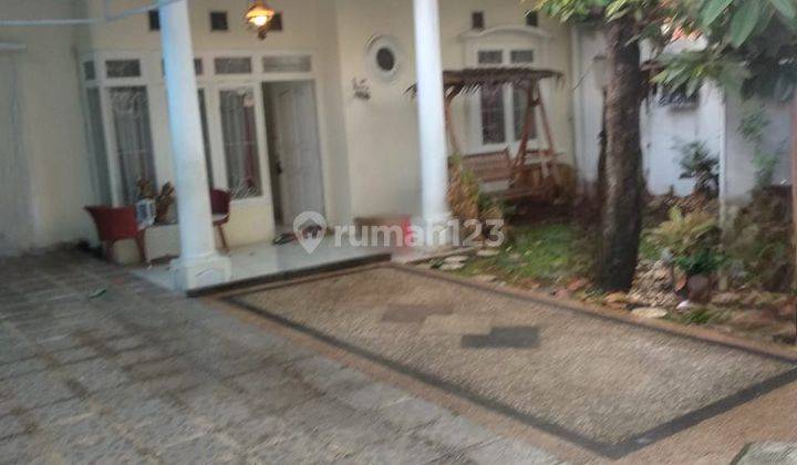 Rumah Siap Huni dengan Area Terbuka Luas @Petukangan Selatan 1