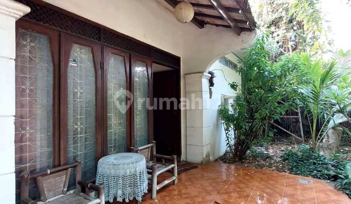 Rumah dipinggir Jalan Raya Pasanggrahan Bintaro, Jakarta Selatan Rumah dipinggir Jalan Raya Pasanggrahan Bintaro, Jakarta Selatan