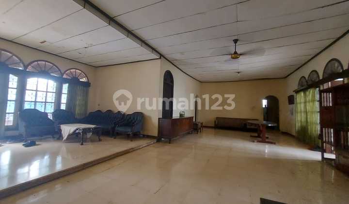 Rumah Jakarta Selatan dengan Luas 560 M2 Bangunan 330 M2 SHM 2